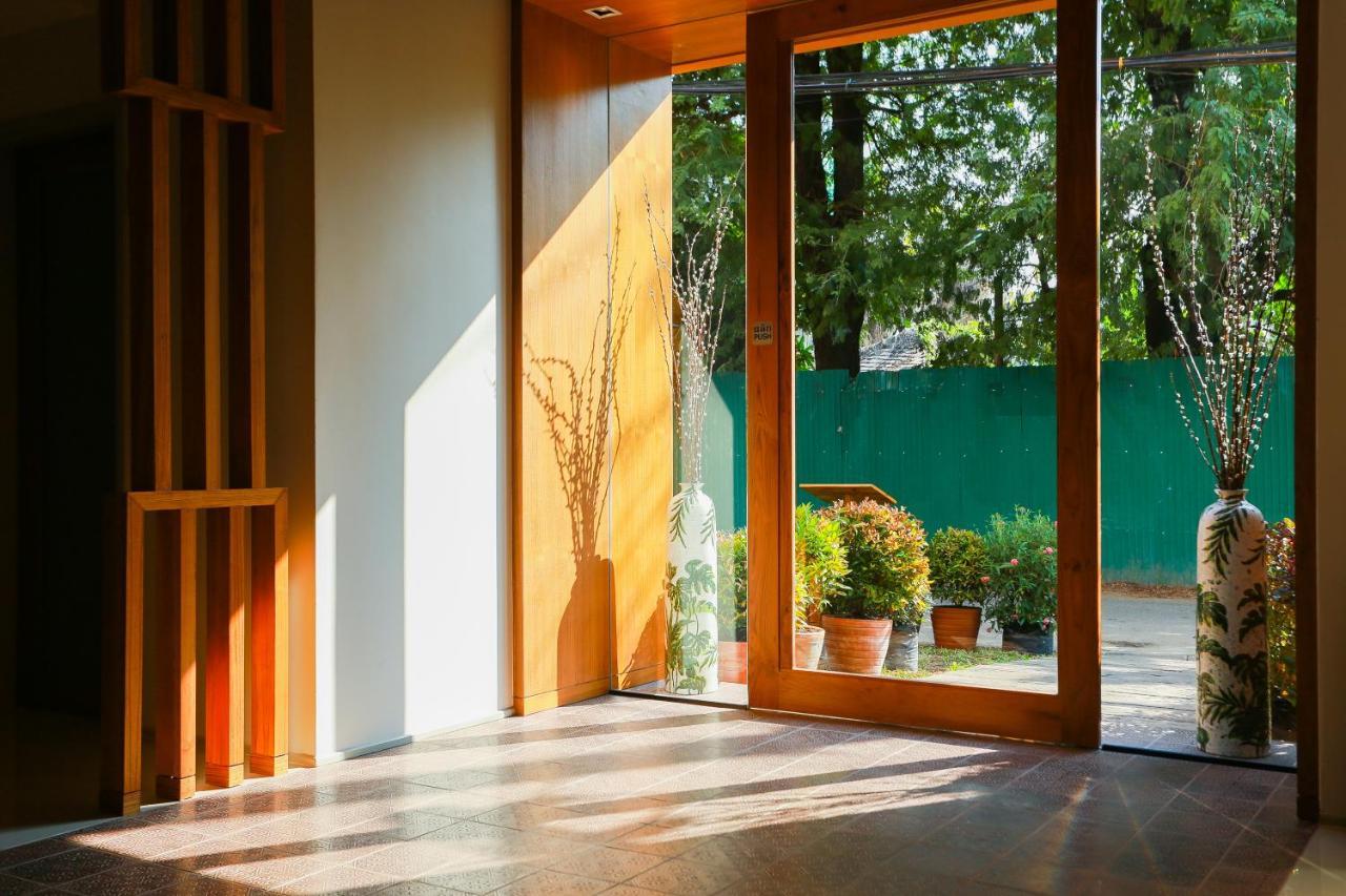 Lanna Thaphae Hotel Чиангмай Экстерьер фото